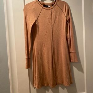 URBAN OUTFITTERS LONG SLEEVE BUNDLE. 3 sweaters (white/grey). 1 dress (orange) M